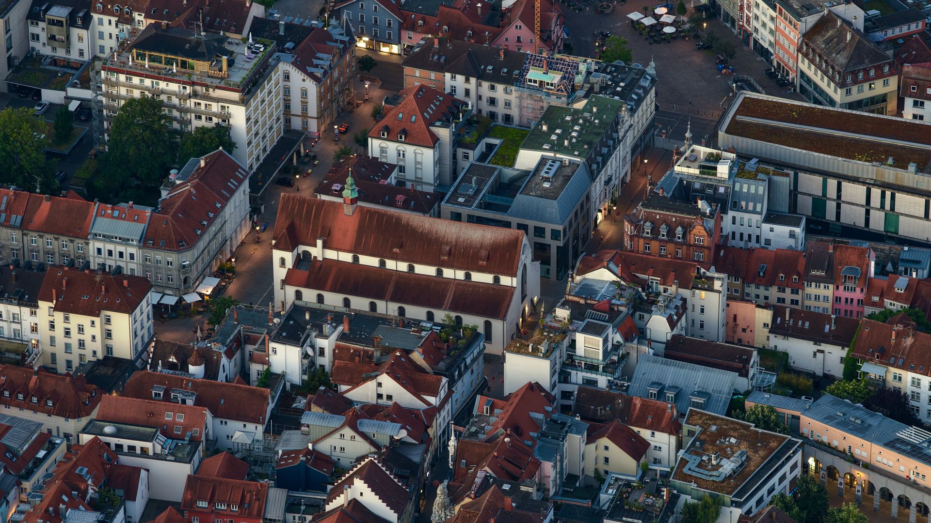 Drohnenaufnahme der Rosgartenstraße aus der Höhe